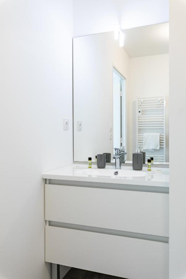 L'Ecume - Studio Moderne Avec Grand Balcon Et Place De Parking Dinard Exterior foto