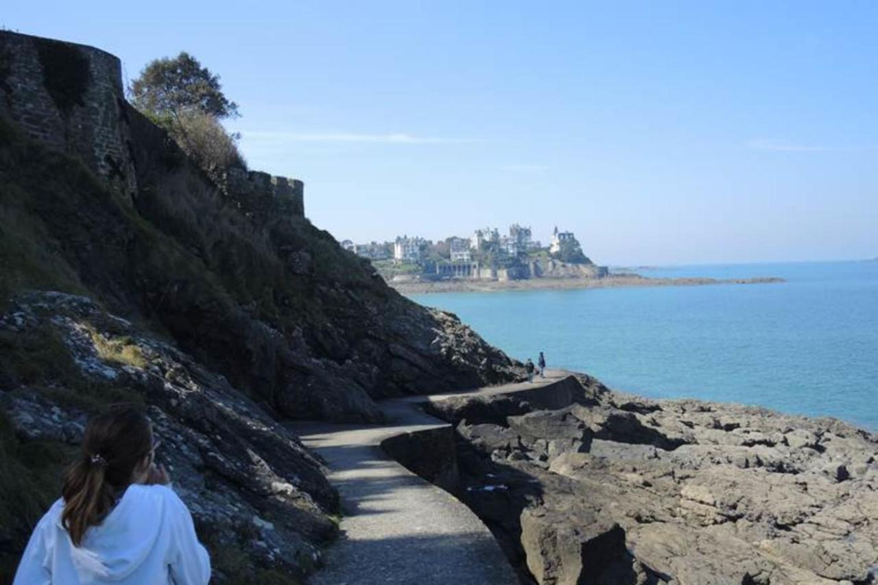 L'Ecume - Studio Moderne Avec Grand Balcon Et Place De Parking Dinard Exterior foto